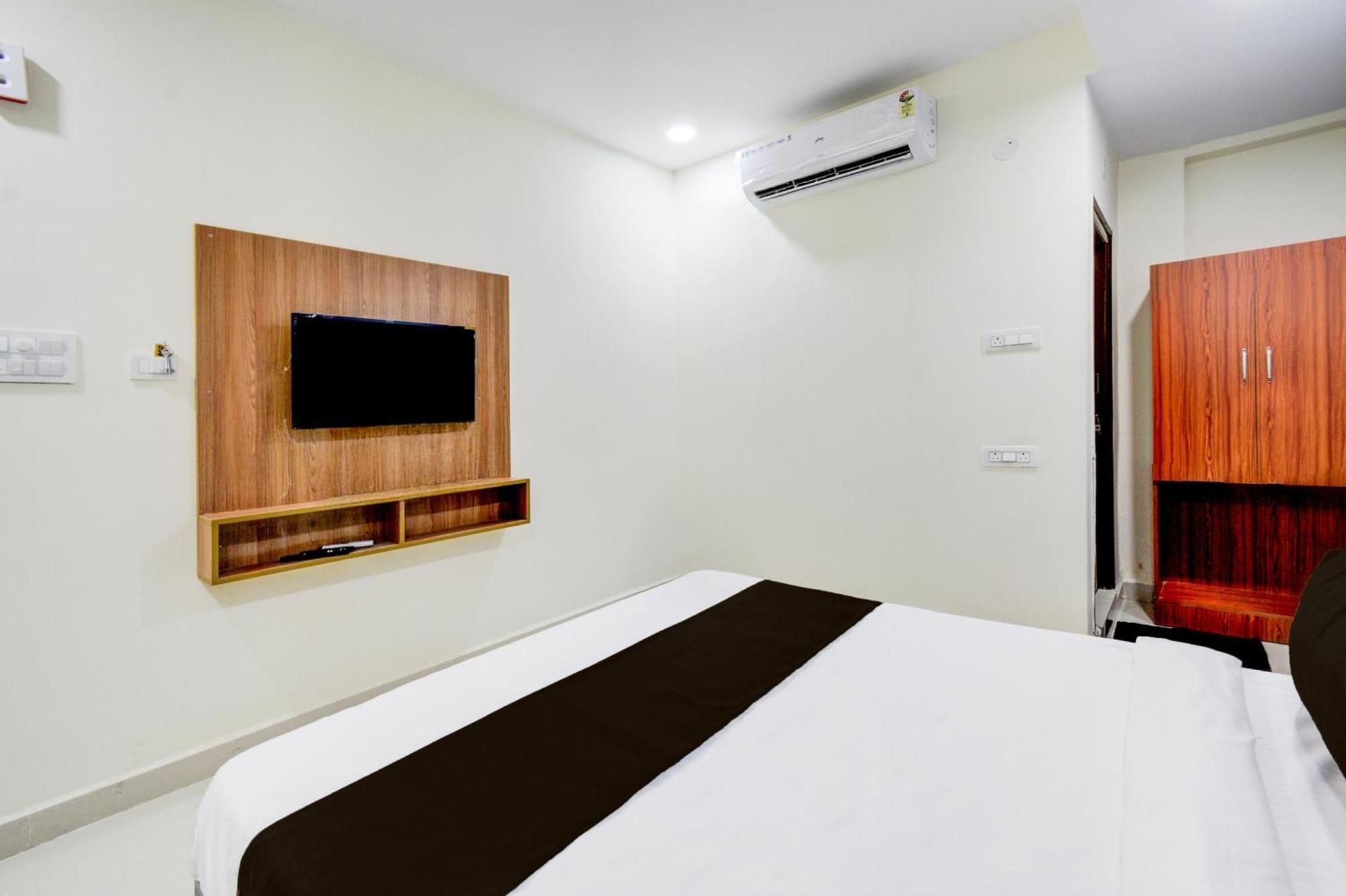 Super Townhouse Kukatpally North Formerly Munagala Arcade Hyderabad Exterior photo