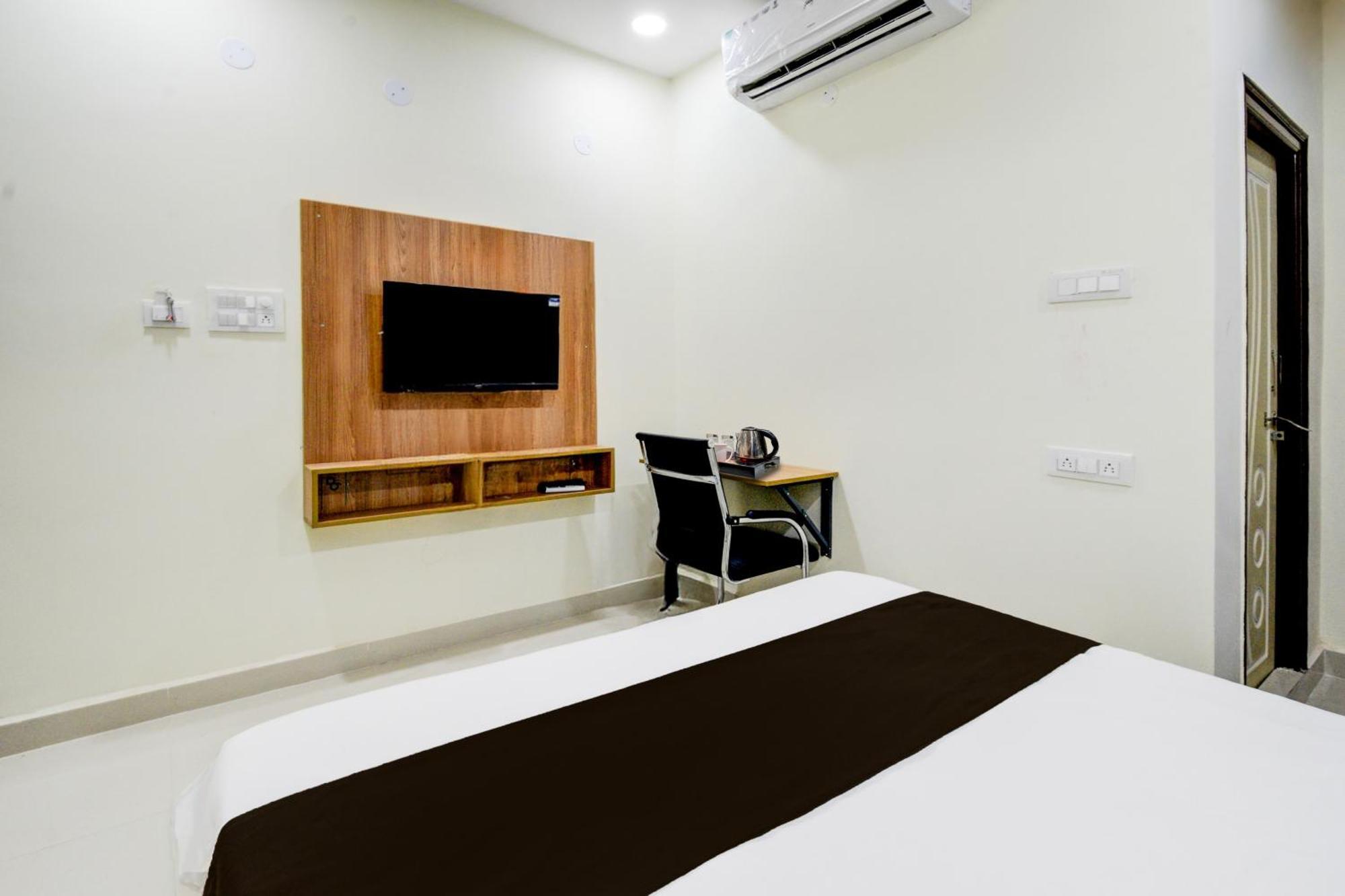 Super Townhouse Kukatpally North Formerly Munagala Arcade Hyderabad Exterior photo