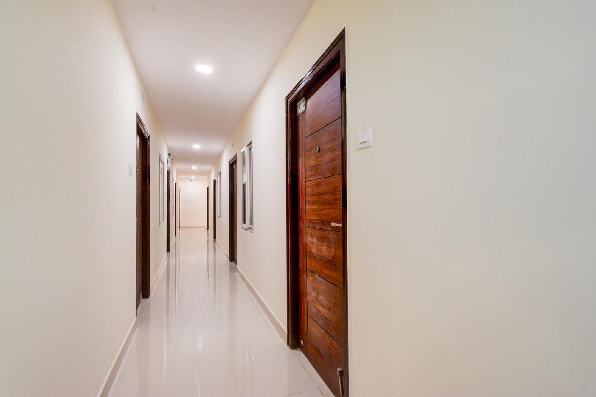 Super Townhouse Kukatpally North Formerly Munagala Arcade Hyderabad Exterior photo