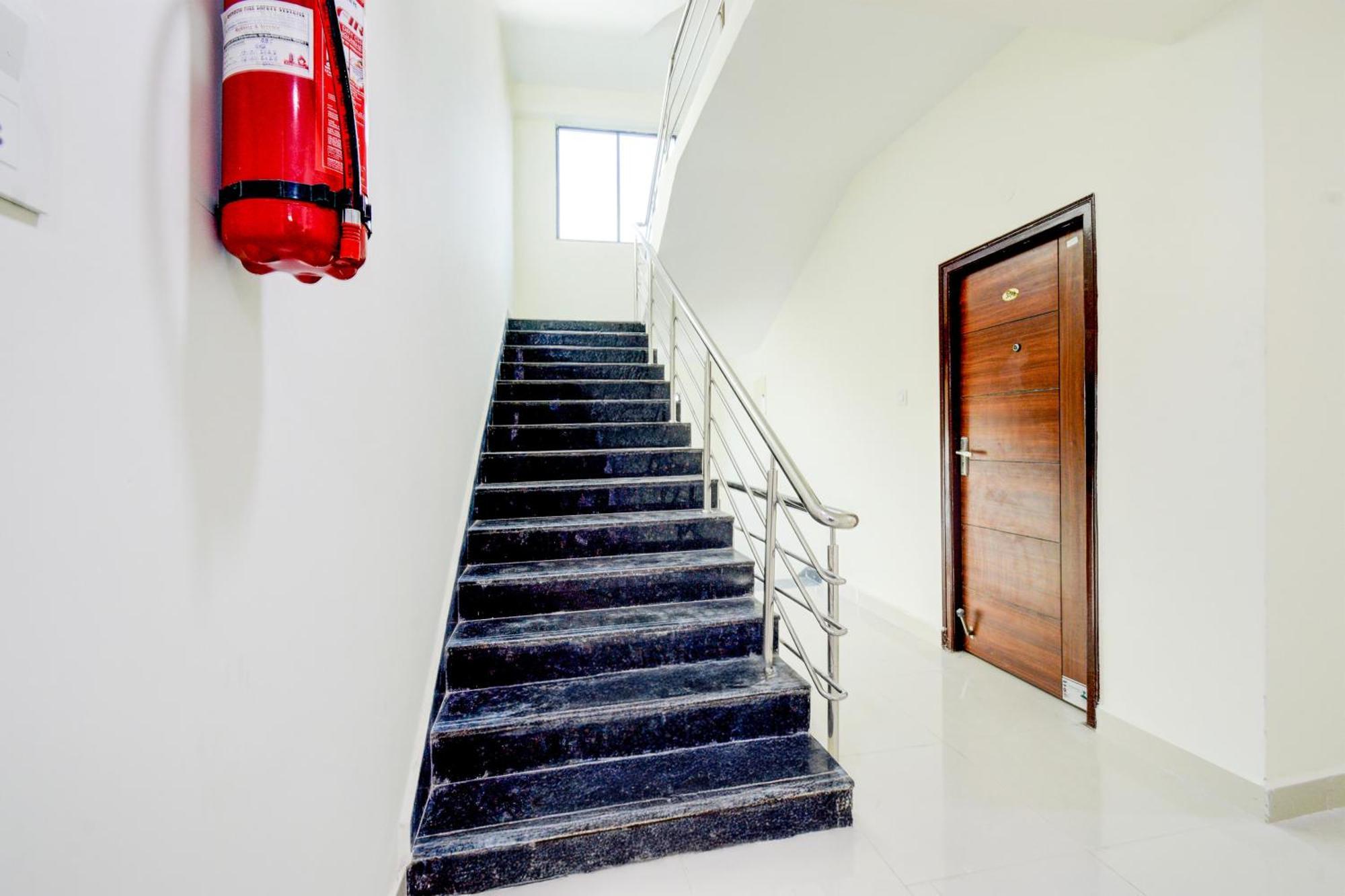 Super Townhouse Kukatpally North Formerly Munagala Arcade Hyderabad Exterior photo